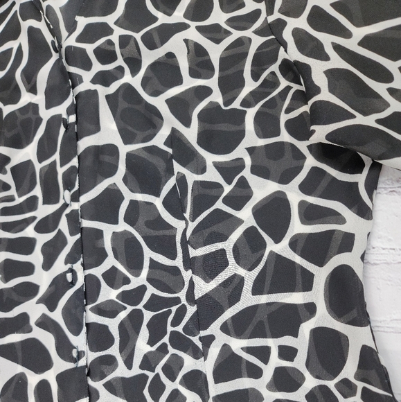 Kathy Che Animal print Button down top - Picture 6 of 12